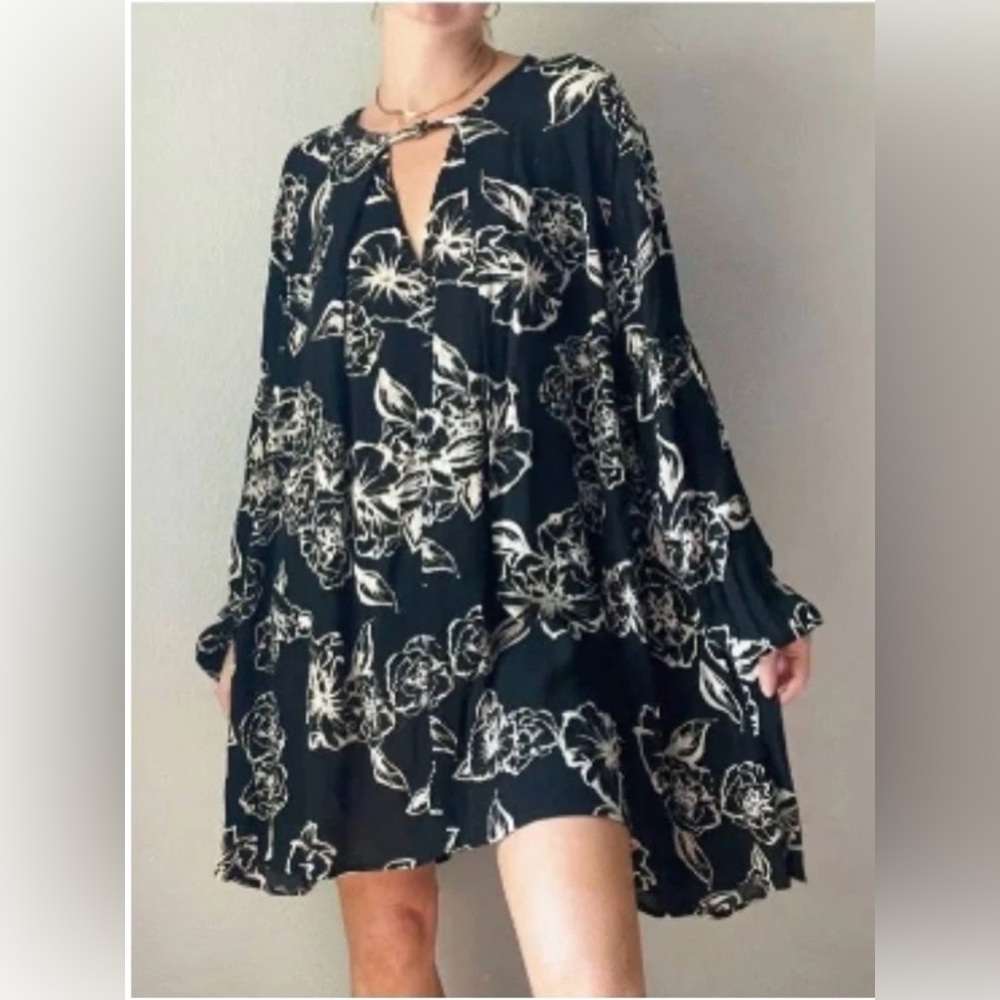 Free People Black Floral Long Sleeve Swing Dress Size Medium Boho Rayon